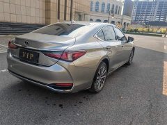 Lexus ES 200 Excellence Edition - ფოტო 17