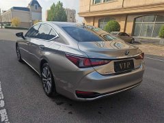 Lexus ES 200 Excellence Edition - ფოტო 19