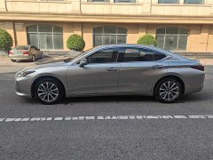 Lexus ES 200 Excellence Edition - ფოტო 4