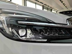 Buick GL8 Land Business Class Smart Edition - ფოტო 10