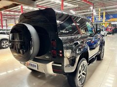 Land Rover Defender Facelift 90 3.0T P400 Dark Edition - ფოტო 11