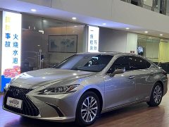 Lexus ES 300h Excellence - ფოტო 1