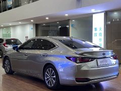 Lexus ES 300h Excellence - ფოტო 4
