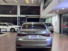 Lexus ES 300h Excellence - ფოტო 5