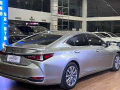 Lexus ES 300h Excellence - ფოტო 6