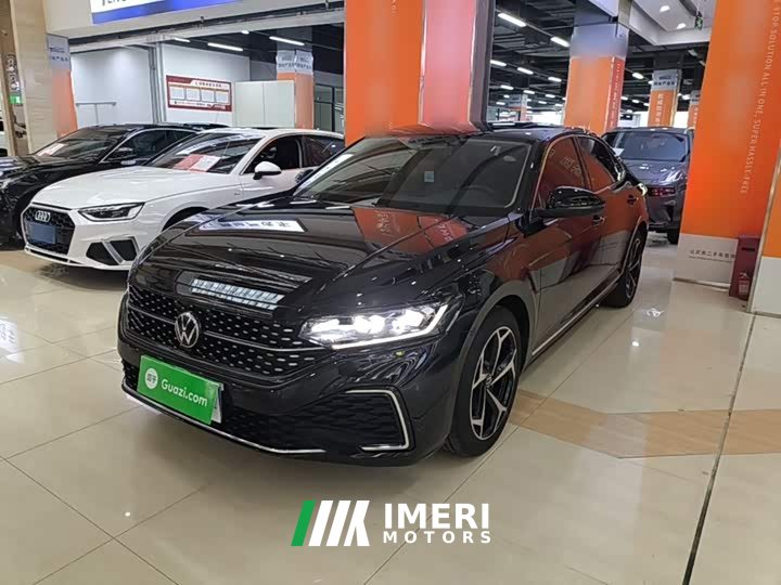 Volkswagen Passat 330TSI Starry Sky Elite