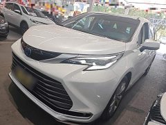 Toyota Sienna 2.5L Hybrid Premium Edition - ფოტო 1
