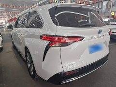 Toyota Sienna 2.5L Hybrid Premium Edition - ფოტო 4