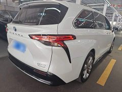 Toyota Sienna 2.5L Hybrid Premium Edition - ფოტო 6