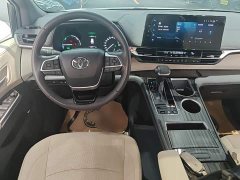 Toyota Sienna 2.5L Hybrid Premium Edition - ფოტო 9