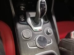 Alfa Romeo Giulia 2.0T 280HP Luxury - ფოტო 13