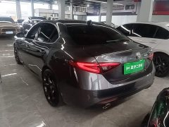 Alfa Romeo Giulia 2.0T 280HP Luxury - ფოტო 4