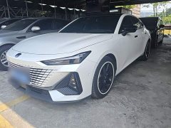 Changan UNI-V 2022 1.5T Smart Navigation Edition - ფოტო 1