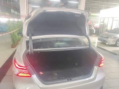 Toyota Camry 2.0G Luxury - ფოტო 18