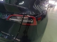 Tesla Model Y Rear-Wheel Drive - ფოტო 7