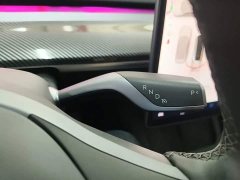 Tesla Model Y Rear-Wheel Drive - ფოტო 13