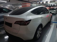 Tesla Model Y Rear-Wheel Drive - ფოტო 6