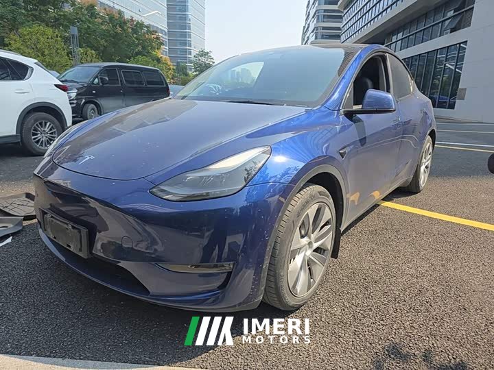 Tesla Model Y Long Range All-Wheel Drive
