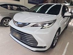 Toyota Sienna 2.5L Hybrid Premium Edition - ფოტო 1