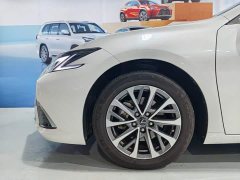 Lexus ES 300h Premium Edition - ფოტო 3