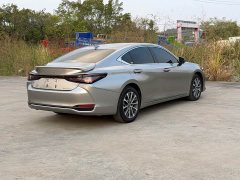 Lexus ES 300h Premium Edition - ფოტო 16