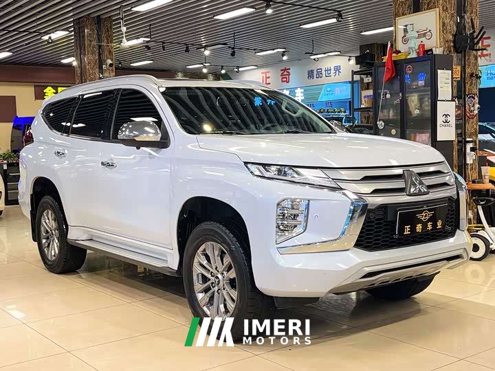 Mitsubishi Pajero Outback ( imported ) 3.0L Premium Edition