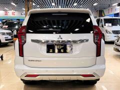Mitsubishi Pajero Outback ( imported ) 3.0L Premium Edition - ფოტო 5
