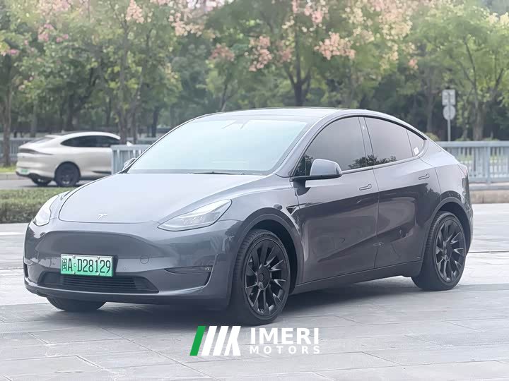 Tesla Model Y Long Range All-Wheel Drive