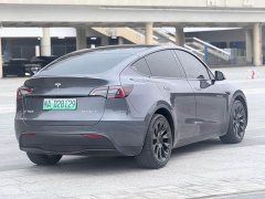 Tesla Model Y Long Range All-Wheel Drive - ფოტო 4