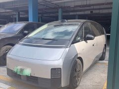 Li Auto Li Xiang MEGA Ultra - ფოტო 1
