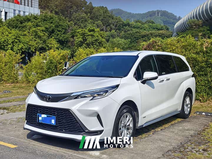 Toyota Gravia 2.5L Hybrid Comfort Edition