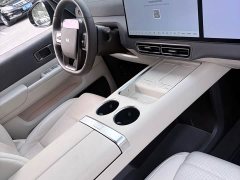 Li Auto Li Xiang MEGA Ultra - ფოტო 6