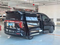FAW Red Flag HQ9 2.0T Smart Connected Flagship Comfort Edition - ფოტო 9