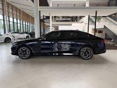 BMW 5 Series 530Li Luxury M Sport Package - ფოტო 12