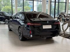BMW 5 Series 530Li Luxury M Sport Package - ფოტო 3