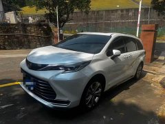Toyota Sienna 2.5L Hybrid Premium Edition - ფოტო 1
