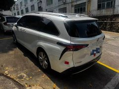 Toyota Sienna 2.5L Hybrid Premium Edition - ფოტო 4