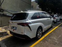 Toyota Sienna 2.5L Hybrid Premium Edition - ფოტო 6