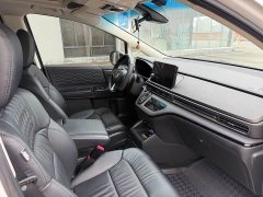 Honda Odyssey 2.0L e:HEV Luxury - ფოტო 10