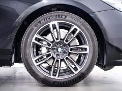 BMW 5 Series Facelift 530Li Premier M Sport Package - ფოტო 12