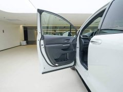 Toyota Sienna 2021 2.5L Hybrid Premium Edition - ფოტო 16