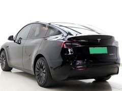 Tesla Model Y Standard Range RWD - ფოტო 10