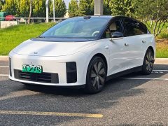 Li Auto i6 Four-Wheel Drive Standard Edition - ფოტო 1