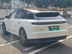 Li Auto i6 Four-Wheel Drive Standard Edition - ფოტო 9