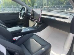Tesla Model Y Rear-Wheel Drive - ფოტო 8