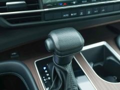 Toyota Gravia 2.5L Hybrid Luxury Edition - ფოტო 9