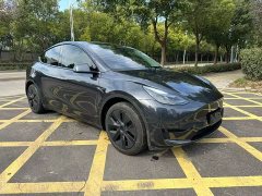 Tesla Model Y Rear-Wheel Drive - ფოტო 3