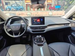 FAW Red Flag E-QM5 Facelift Base Mobility Edition - ფოტო 6