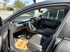Tesla Model Y Rear-Wheel Drive - ფოტო 4
