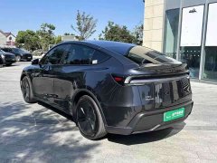 Tesla Model Y Rear-Wheel Drive - ფოტო 7
